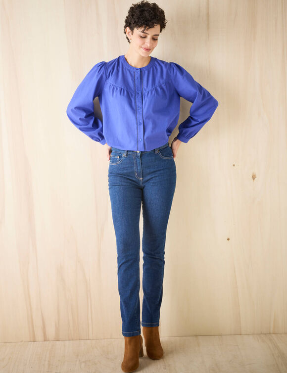 Chemisier col rond uni, détails jour échelle (bleu dur) Chemisier col rond uni, détails jour échelle (bleu dur)